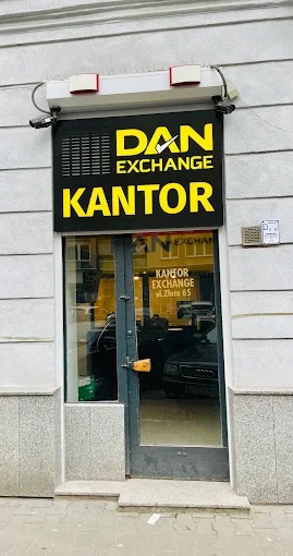 Wejście do kantoru Dan Exchange przy ul. Złotej 65 w Warszawie