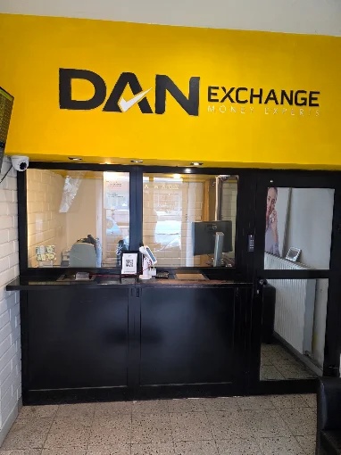 Wnętrze kantoru Dan Exchange Złota 65 w Warszawie
